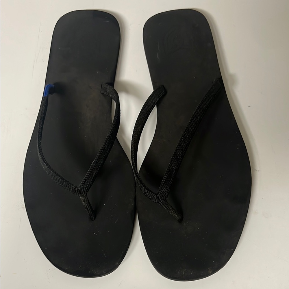 ROTHY’S flip flops